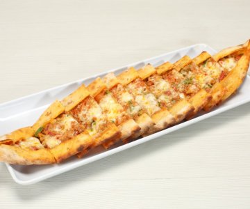 Kıymalı Kaşarlı Pide