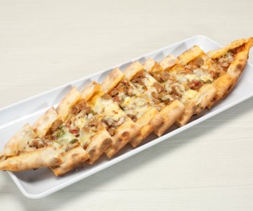 Karışık Pide ( Kuşbaşı , Kıyma,Kaşar)